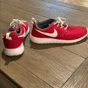 Nike Roshe Sneakers